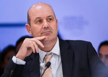 El Gobierno se niega a intervenir en deudas familiares y apunta a los bancos
