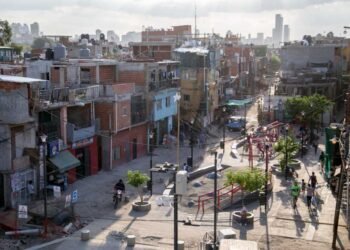 El alarmante endeudamiento en barrios populares alcanza al 60% de las familias