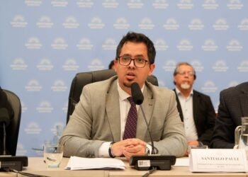 El oficialismo impulsa comisión sobre endeudamiento familiar y la oposición lo tilda de cortina de humo