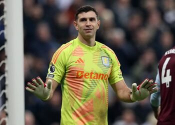 Emiliano Martínez se prepara para unirse al Chelsea tras dejar Aston Villa