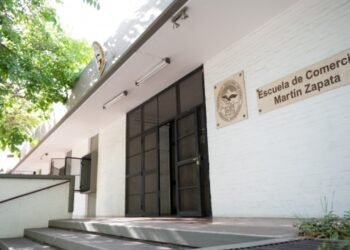 Escándalo en Mendoza: profesor proyecta imágenes sexuales en clase