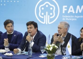 Espinoza critica a Milei por el endeudamiento de las familias argentinas