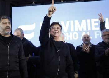 Espinoza impulsa un frente amplio y respalda a Kicillof como candidato presidencial