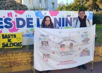 Familias de La Pampa protestan por revinculaciones detenidas en Niñez