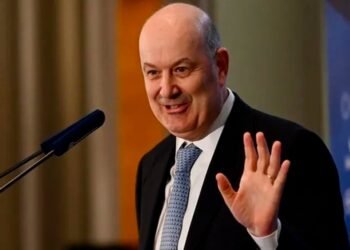 Federico Sturzenegger en la mira tras decisiones fallidas del Gobierno