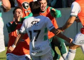 Ferro mantiene el liderazgo tras empatar con Estudiantes de Buenos Aires