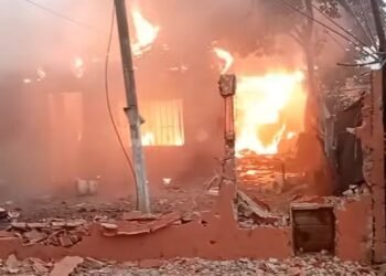 Furia vecinal en Florencio Varela: incendiaron un kiosco narco tras el asesinato de dos jóvenes