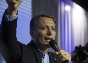 Gray pide a Kicillof que ABSA participe en la licitación de AySA