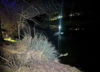 Heroico rescate de un policía a un menor atrapado tras accidente en Córdoba