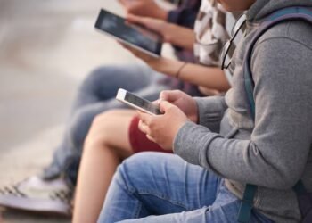 Impacto negativo de las redes sociales en la ansiedad de jóvenes universitarios