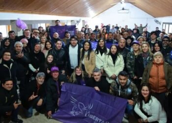 Incidentes en Colón: mujer alteró inauguración de La Libertad Avanza