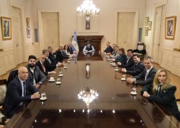 Javier Milei regresa a Casa Rosada tras 24 días para liderar reunión de Gabinete