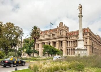 Juicio contra productor de moda acusado de abusar de seis mujeres