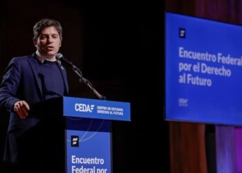 Kicillof impulsa el Movimiento Derecho al Futuro con un plenario nacional