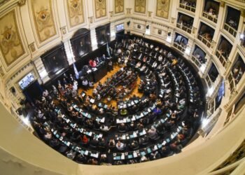 La Plata debatirá sobre el sobreendeudamiento que afecta a 1,7 millones de bonaerenses