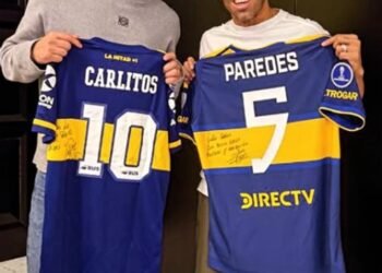 La emotiva reunión entre Paredes y Tevez que conmovió a los hinchas de Boca