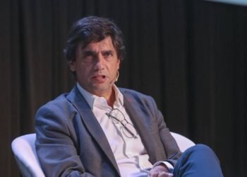 Lacunza propone competir separado del oficialismo en 2027 y alerta sobre la recesión