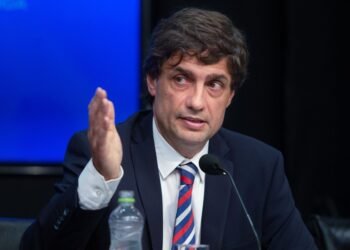 Lacunza se postula como candidato del PRO para 2027 y critica la economía de Milei