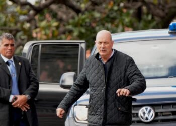 Los mayoristas exigen cambios a Sturzenegger por decreto que afecta costos laborales