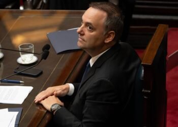Manuel Adorni solicita más tiempo para aclarar su patrimonio ante la Justicia