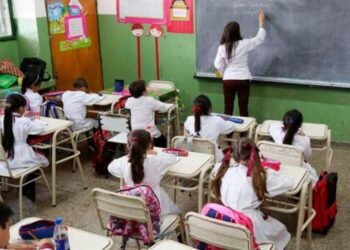 Más de la mitad de los docentes argentinos logran titularidad a los 40 años