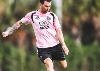 Messi brilla con un doblete en su regreso a la titularidad con Inter Miami
