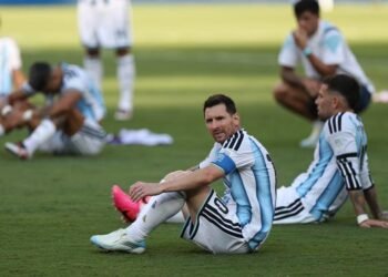 Messi plantea dudas sobre su futuro en el fútbol tras la muerte de su padre