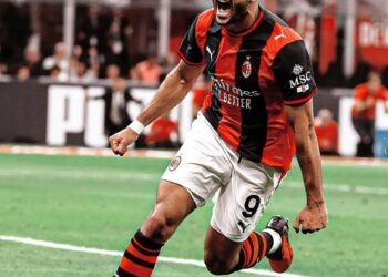 Milan arranca la Serie A como líder tras vencer al Venezia
