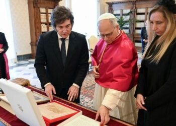 Milei celebra la visita histórica del papa León XIV a Argentina