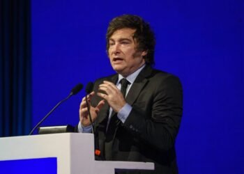 Milei defiende su economía en televisión y rechaza críticas sobre el poder adquisitivo