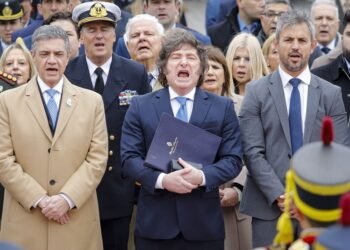 Milei rinde homenaje a San Martín y muestra unión con el PRO en Retiro