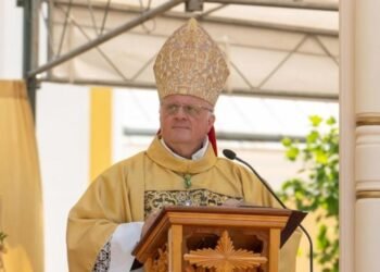 Monseñor Banach inicia su misión con una misa en la Catedral de Buenos Aires