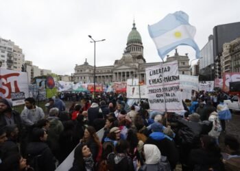 Movilización en el Congreso contra la Ley de Propiedad Privada