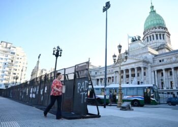 Movilización masiva frente al Congreso genera restricciones en Buenos Aires