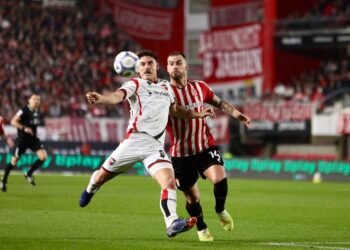 Newell’s y Estudiantes empatan sin goles en un vibrante encuentro
