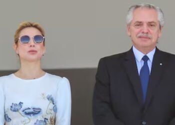 Nuevas pruebas retrasan el juicio a Alberto Fernández por violencia de género