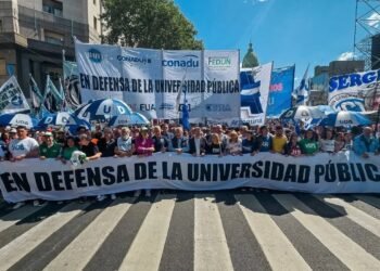 Paro universitario: docentes exigen cumplimiento de financiamiento y mejoras salariales