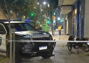 Persecución policial culmina en choque en Palermo