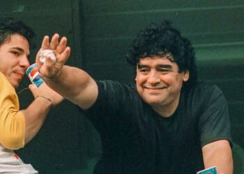 Prepaga reconoce error en registros de Maradona y su padre