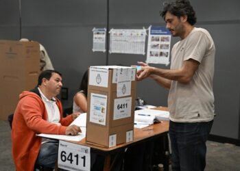 Provincias argentinas se preparan para desdoblar elecciones en 2027