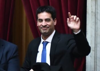 Ravier enfrenta nuevos desafíos en conferencia de prensa tras críticas comunicacionales