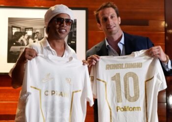 Ronaldinho regresa al fútbol profesional en Italia a los 46 años