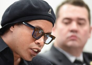 Ronaldinho se lanza al mundo empresarial y busca adquirir el AS Mónaco