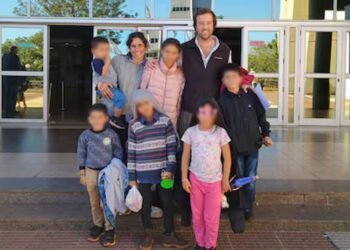 Seis hermanos de Misiones celebran su primer Día del Niño juntos en familia