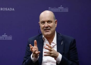 Sturzenegger lamenta la baja del capítulo de extranjerización en la Ley de Tierras