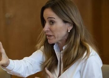 Tolosa Paz denuncia desvío de fondos viales ante la Justicia