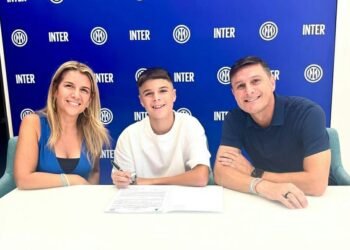 Tomás Zanetti firma su primer contrato profesional con Inter