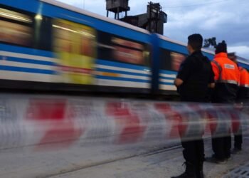 Tragedia en Flores: mujer de 35 años muere arrollada por tren Sarmiento