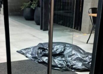 Tragedia en La Plata: un hombre falleció mientras cenaba en Mostaza