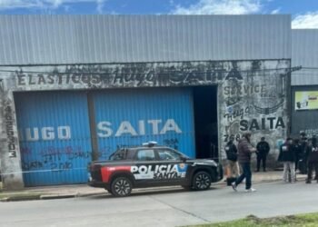 Tragedia en Rosario: operario muere aplastado por un colectivo en un taller